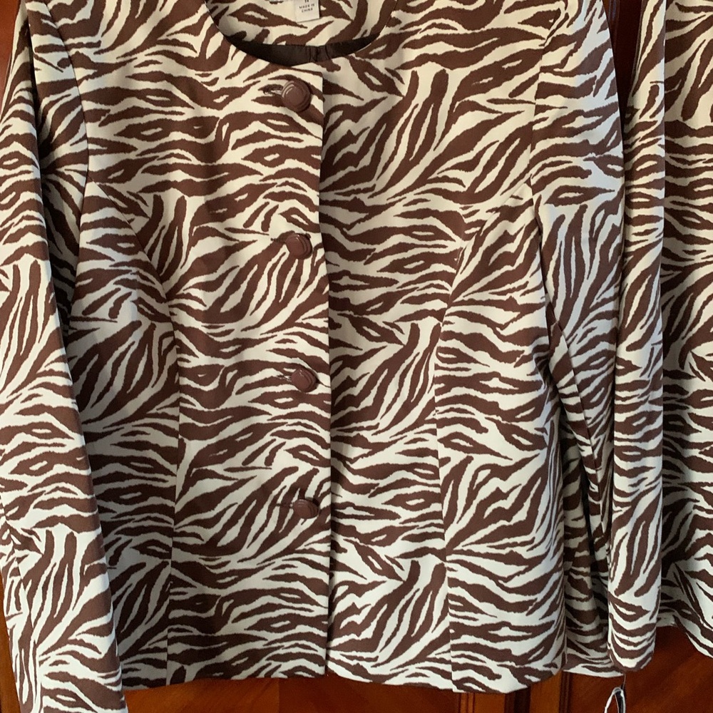 Suit - Picture 2 of 3
